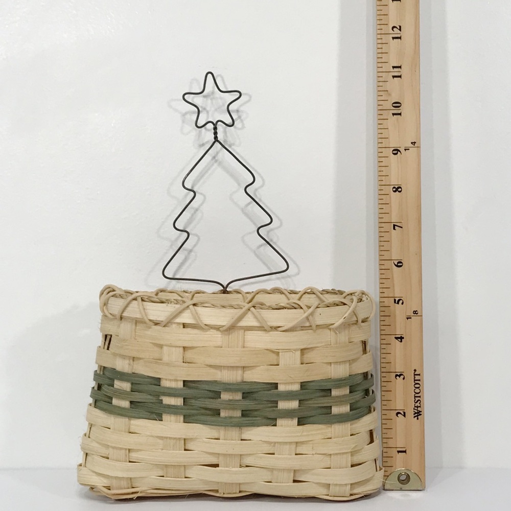 Vintage Signed Folk Art Wall Hanging Pocket Woven Wicker Basket Christmas Tree - Picture 3 of 15